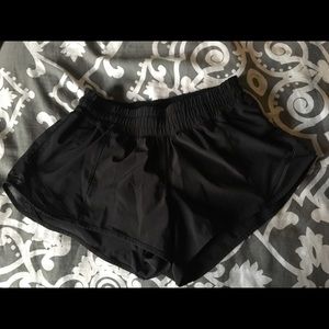 Lululemon Hotty Hot size 4 shorts